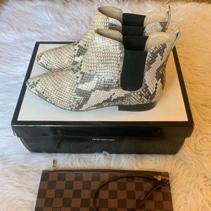 Nine West snakeskin booties, Chelsea style NWT